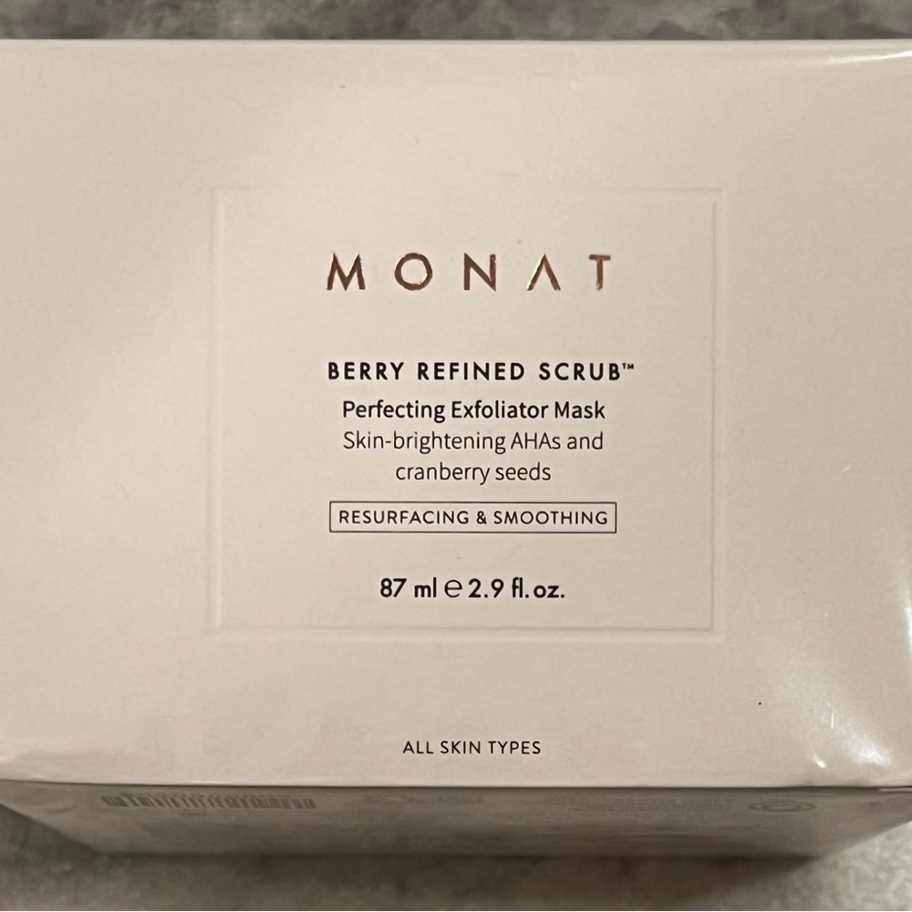 NEW Monat Berry Refined Scrub Perfecting Exfoliator Mask